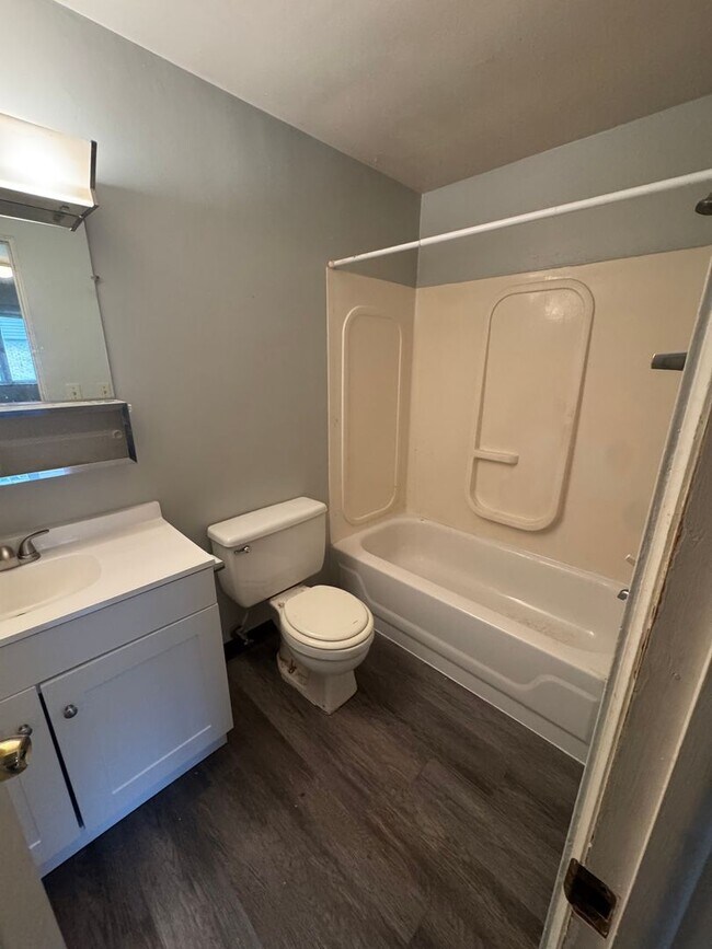 Building Photo - 1 Bedroom 1 Bath-Moon Township