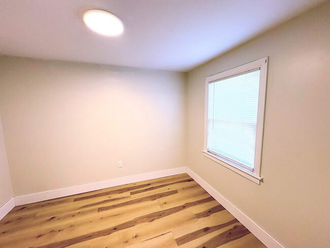 Building Photo - 5 Hamel Ave