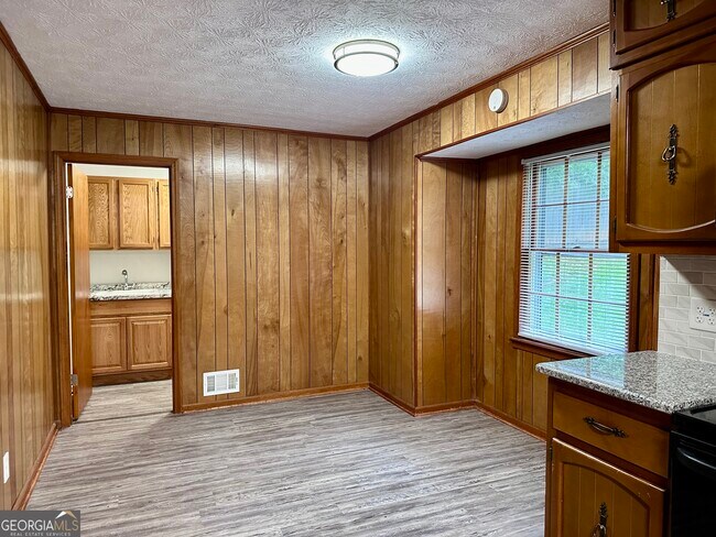 Building Photo - 5506 Woodland Dr