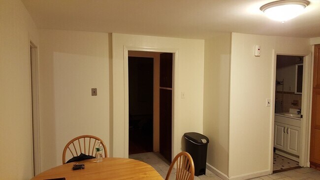 Building Photo - 9 Hall St