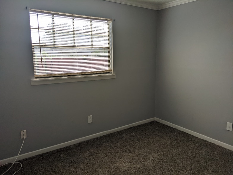 Building Photo - 3215 Baird Ave