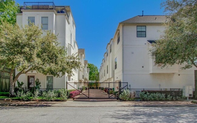 Building Photo - 1414 Sabine St