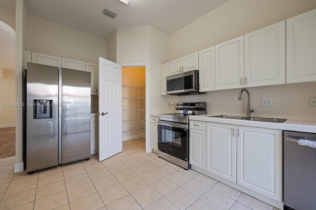 Building Photo - 1947 SE 24th Terrace