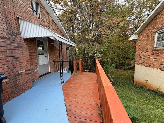Building Photo - Beautiful Update Brick Ranch!
