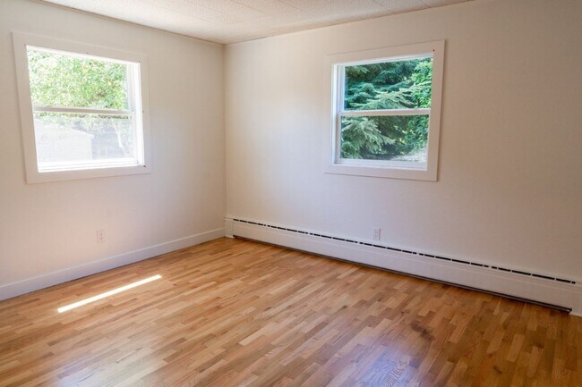 Building Photo - 3Bd/1.5Ba Renton Home
