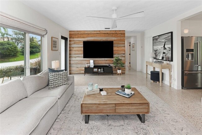 Building Photo - 930 N 11th Ct