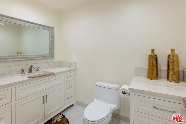 Building Photo - 363 S Saltair Ave