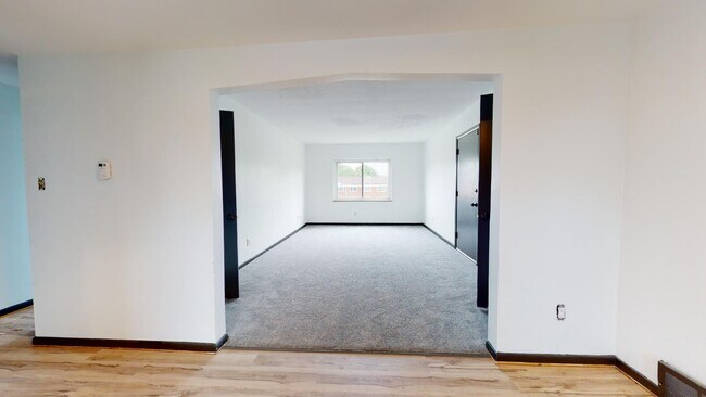 Building Photo - Parma - Ridgewood Lofts - 2 Bedroom - 1 Bath