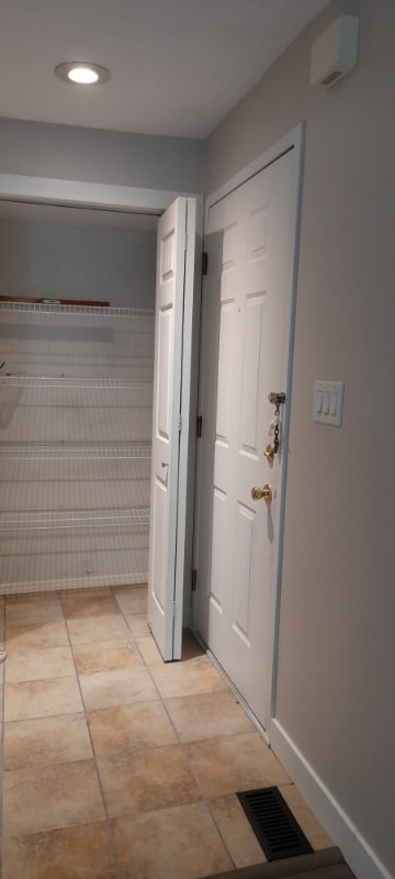 Building Photo - 1346 S College Mall Rd