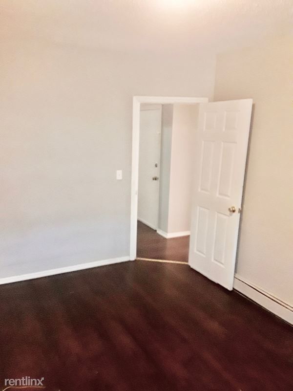 Building Photo - 2 br, 1 bath Townhome - 22 Seymour Ave