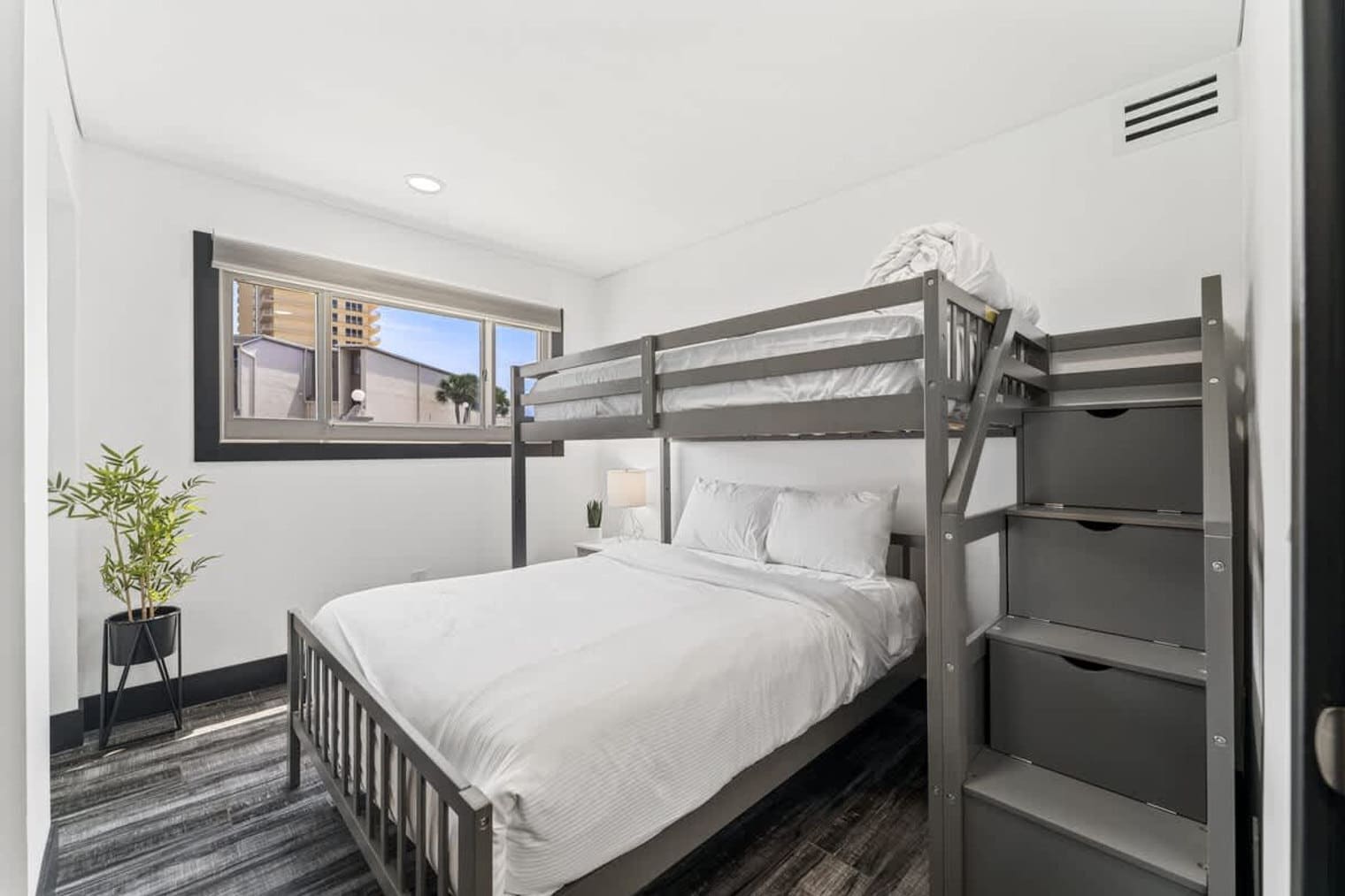 Building Photo - 8743 Thomas Dr