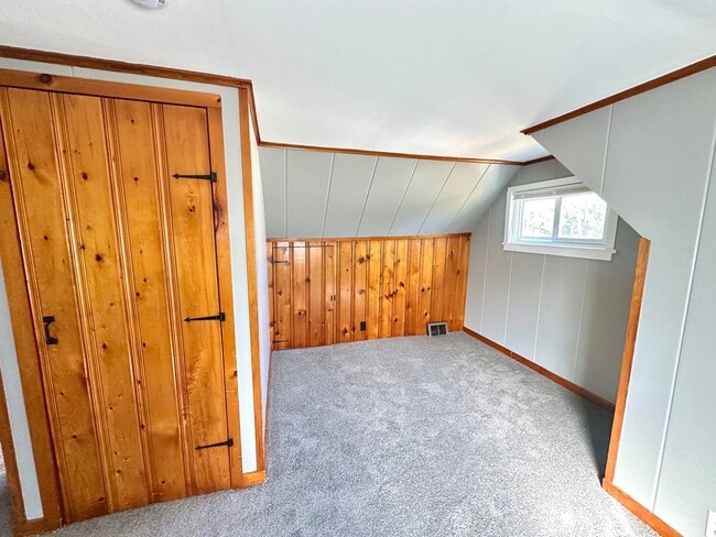 Building Photo - 4 Bed/1.5 Bath Home in Penn Hills - Off-St...