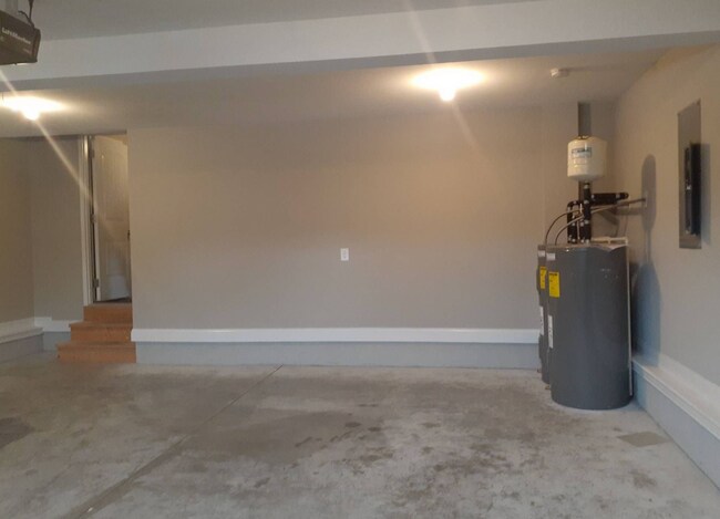 Building Photo - 1003 Barnhill Rd