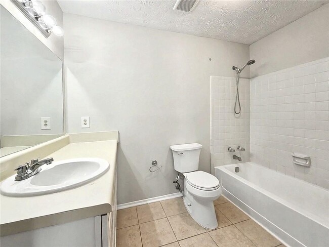 Building Photo - 1702 Country Park Dr