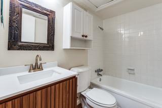 Building Photo - 6910 Hart Ln