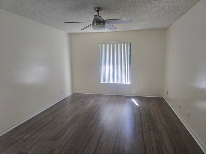 Building Photo - 1455 SW Silver Pine Way