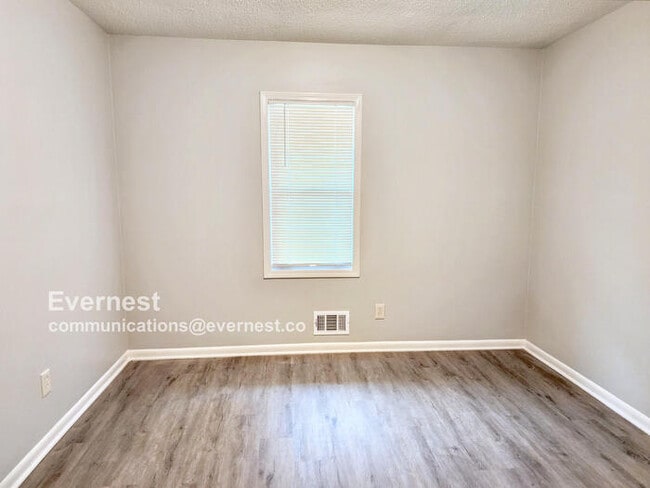 Building Photo - 8249 Kendrick Rd