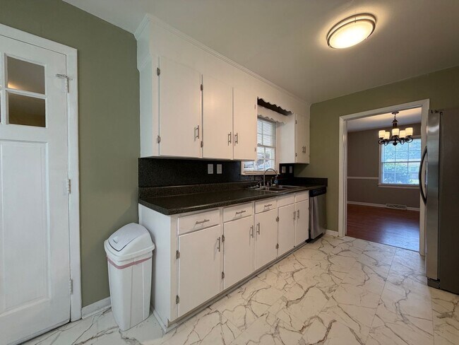 Building Photo - 105 Coker Dr