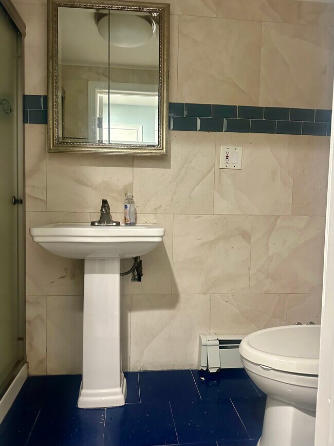 Building Photo - 163 Latham Rd