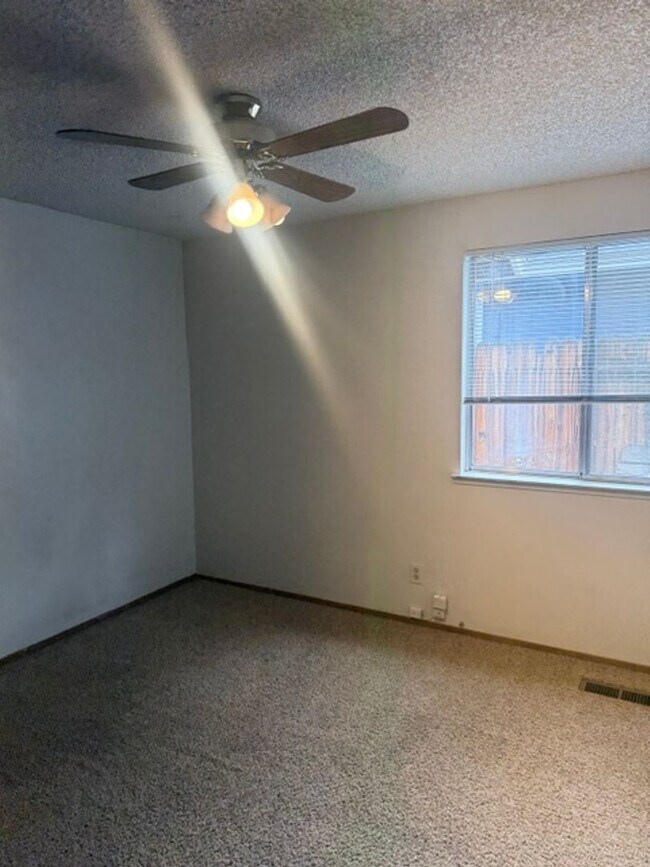 Building Photo - 6235 Chesterfield Ln