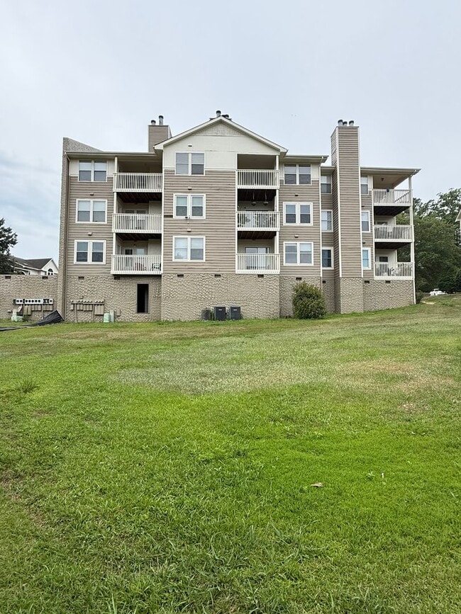 Building Photo - 6732 Willowbrook Dr