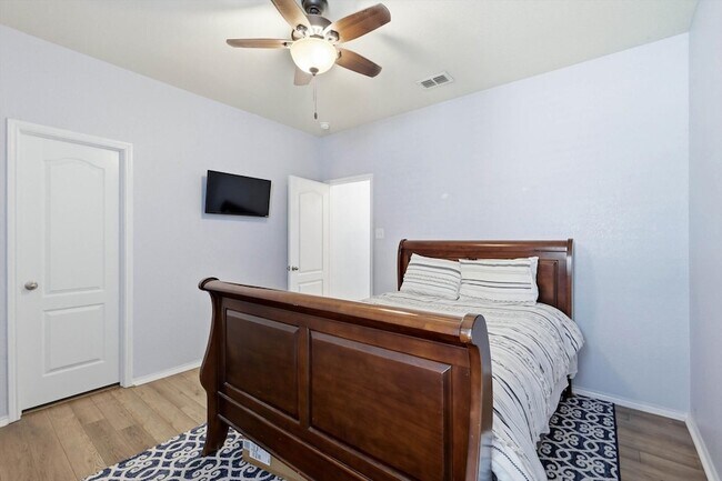 Building Photo - 253 Calvert St