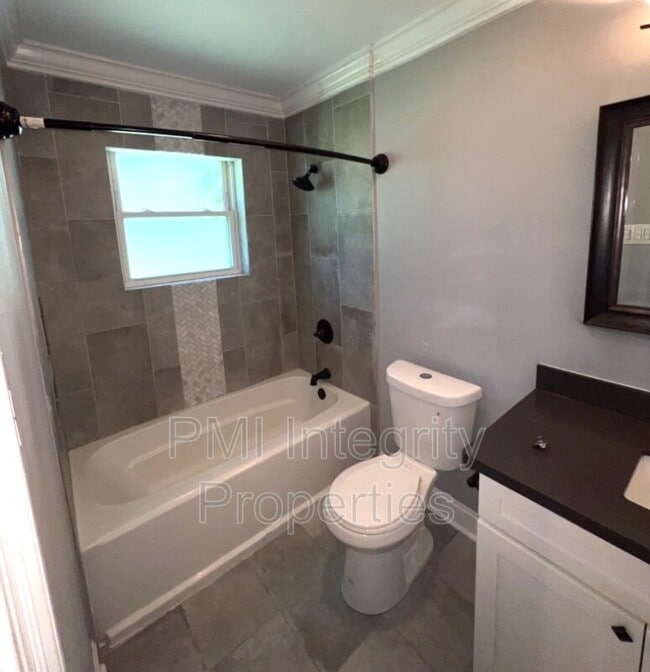 Building Photo - 7993 Greenlea Dr