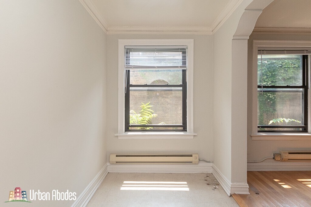 Building Photo - 533 W Roscoe St