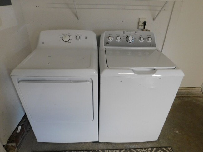 Building Photo - Quaint Family Home