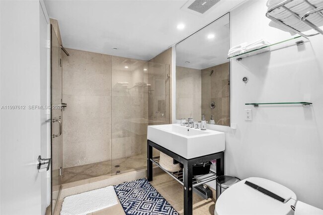 Building Photo - 495 Brickell Ave