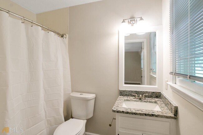 Building Photo - 58 Fair Oaks Dr SE