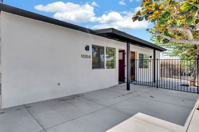 Building Photo - Newly remodeled 2 bed 1 bath with washer &...