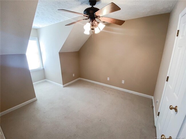 Building Photo - 616 Amberdale W Cir