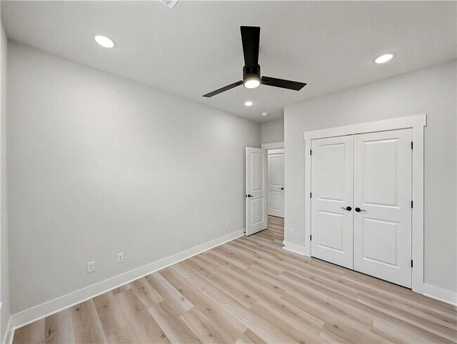 Building Photo - 18 Hillswick Dr