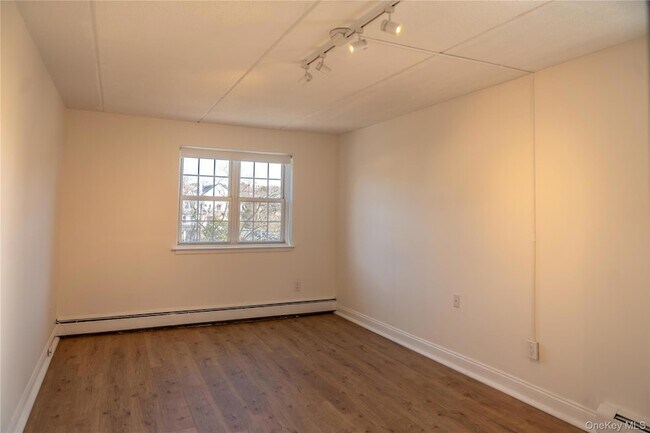 Building Photo - 1 Consulate Dr