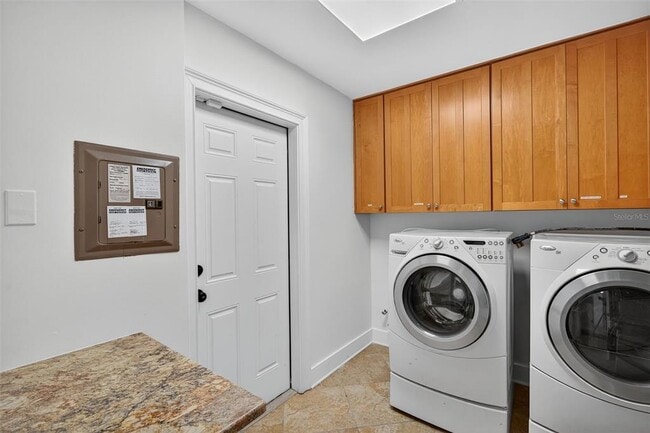 Building Photo - 516 W Davis Blvd