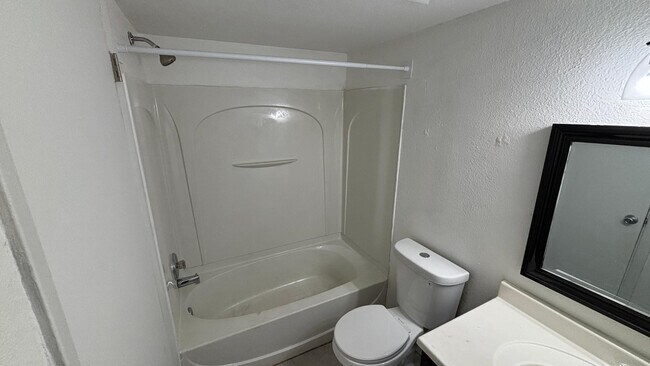 Building Photo - 1130 E Butler Dr