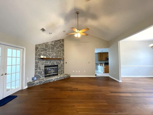 Building Photo - 205 Wedgewood Ln