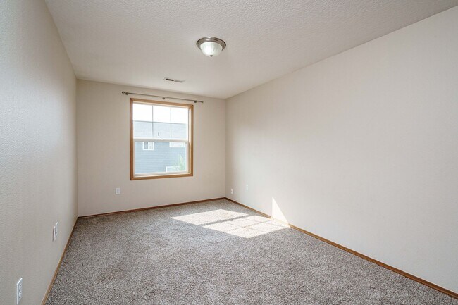 Building Photo - 3 bedroom 2.5 Bath - On Dead End Street - Low Maintenance Fenced Yard - Community Center with Swi...