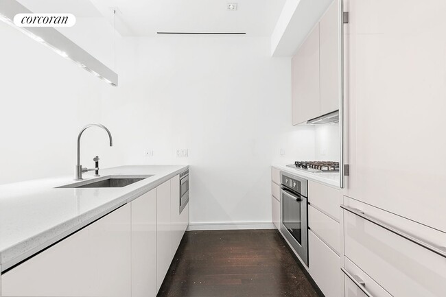Building Photo - 300 E 23rd St