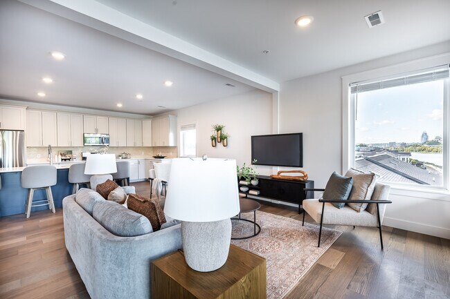 Building Photo - 617 Manhattan Blvd