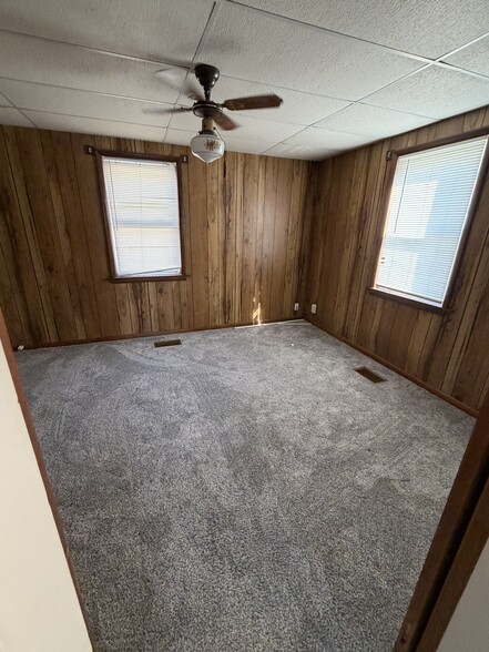 Master bedroom - 2400 Dewitt Ave