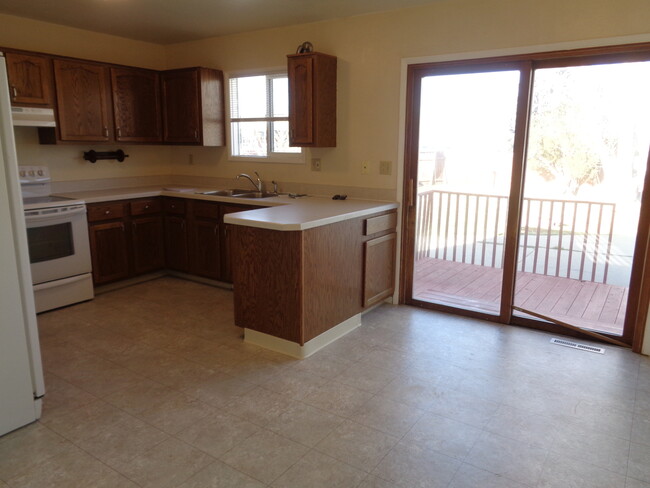 Building Photo - 4 Bedroom House with Newer Carpet and over...