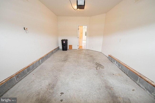 Building Photo - 438 Parkview Ct
