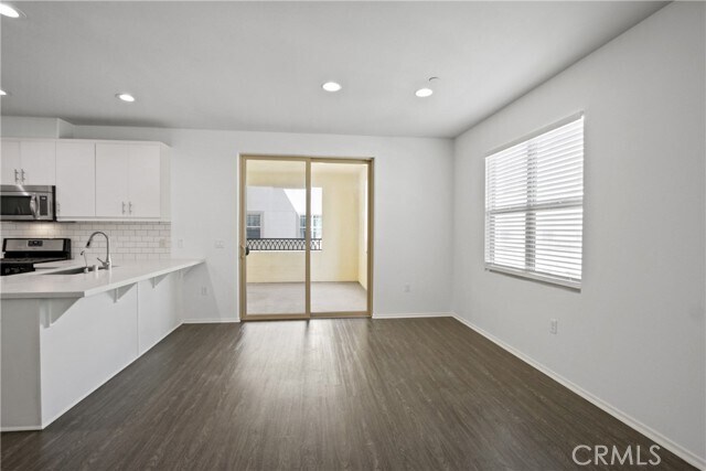 Building Photo - 524 S Anaheim Blvd