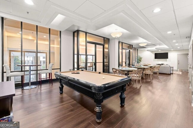 Building Photo - 3481 Lakeside Dr NE