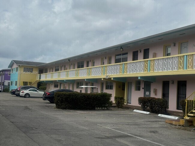 Building Photo - 285 NE 191st St