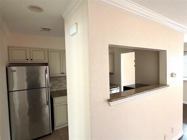 Building Photo - 1407 W 39th 1/2 St