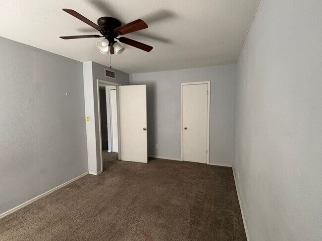 Building Photo - Charming 2 bedroom townhome in Phoenix!