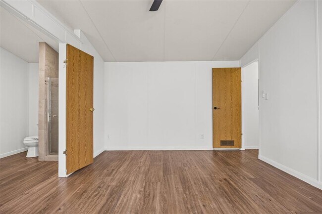 Building Photo - 184 Oak Forest Ct